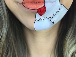 Unik dan Kreatif, Melukis Animasi di Bibir