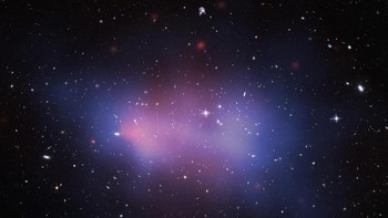 Gugusan galaksi El Gordo ini disebut memiliki massa mencapai 3 ribu triliun kali lipat dari Matahari. Jaraknya 9,7 miliar tahun cahaya dari Bumi. Foto: NASA