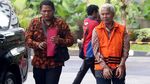 Masa Tahanan Diperpanjang KPK, Hobby Siregar Beri Senyum dan Jempol