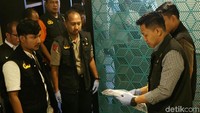 Dalam penggeledahan itu, tim Satgas Antimafia Bola mengecek dokumen-dokumen PSSI, terutama terkait kasus mafia bola.