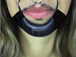 Unik dan Kreatif, Melukis Animasi di Bibir