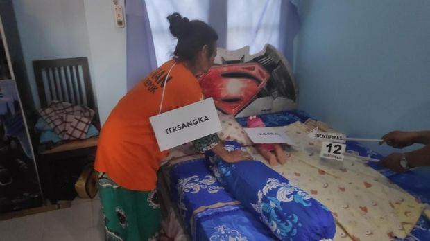 Lomrah menengkurapkan bayi selama 30 menit.