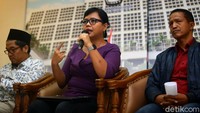 Pengajar hukum tata negara dan hukum administrasi negara, Bivitri Susanti menyatakan dukungannya ke KPU yang menjalankan putusan MK terkait gugatan Oesman Sapta Odang.