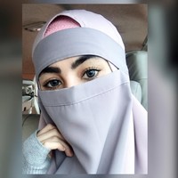 Bahkan, Kartika Putri pernah ramai diberitakan karena mengalami kejadian tidak menyenangkan di bandara saat ia memakai cadar. Namun, ia belum sepenuhnya memakai cadar setiap hari. Foto: Instagram