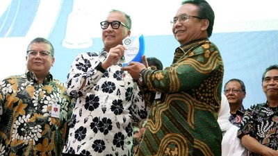 Mensos Beri Penghargaan untuk Dirjen