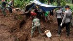 Tim SAR Terus Cari Korban Banjir dan Tanah Longsor di Sulsel