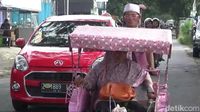 Nyentrik, Penarik Becak di Tasikmalaya Serba Pink Hello Kitty