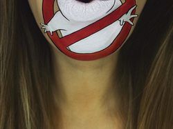 Unik dan Kreatif, Melukis Animasi di Bibir