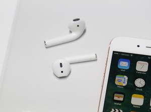 Lupa Copot AirPods di Lomba Renang, eh Malah Pecahkan Rekor