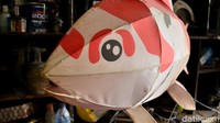 Untuk lampion harga yang ditawarkan berkisar antara Rp 37 ribu hingga Rp 1,6 juta tergantung bentuk dan ukuran.