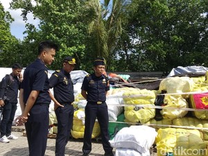 Baju Bekas Rp 1,5 M Gagal Masuk RI Lewat Wakatobi