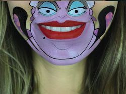 Unik dan Kreatif, Melukis Animasi di Bibir