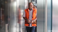 Dalam kasus dugaan suap terkait dana hibah Kemenpora kepada KONI tahun 2018 ini, KPK menetapkan 5 orang tersangka. Dua di antaranya dari KONI yakni Sekjen Ending Fuad Hamidy (EFH) dan Bendum Jhonny E Awuy (JEA) selaku pemberi suap.