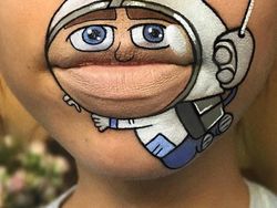 Unik dan Kreatif, Melukis Animasi di Bibir