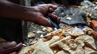 Beragam patung ukir dikerjakan para perajin sesuai permintaan konsumen. Sejumlah perajin pun mengungkapkan mereka memproduksi patung ukir dari sejumlah suku di dunia, seperti suku Asmat dan suku Aborigin.