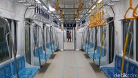 Begini interior kereta MRT.