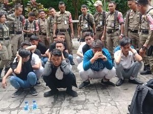 Asyik Tenggak Miras, Puluhan Pelajar di Manado Diciduk Satpol PP