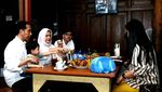 Ketika Jan Ethes Makan Duren dan Ayam Goreng Bareng Jokowi