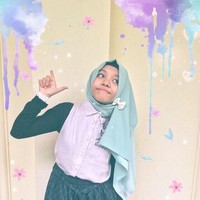 Hijab yang biasa dipakai Fatim adalah hijab pashmina berbahan viscose. Hijab seperti ini mudah ditemukan di pasaran, dan memiliki tekstur kain yang nyaman dipakai sehari-hari. Foto: Instagram/FatimahHalilintar