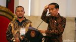Jokowi Bagi-bagi Izin Tangkap Ikan di Istana