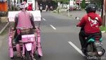 Serba Pink, Becak di Tasikmalaya ini Nyentrik Banget