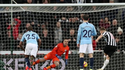 The Citizens Tersandung di St James Park