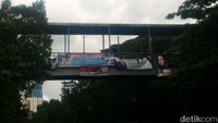 Siang ini spanduk yang sebelumnya terpasang telah diturunkan. Agung Pambudhy/detikcom.