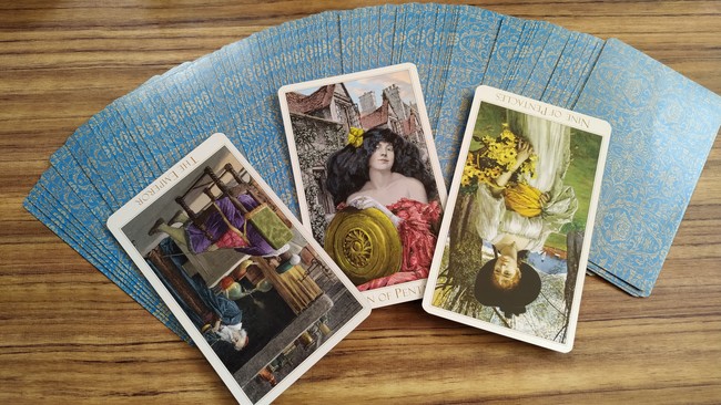 Pisces, kelihatannya tahun ini akan ada konsekuensi yang harus ditanggung atas pilihan sebelumnya. Banyak hal yang membuat pasangan kecewa. Kamu harus bisa menganalisa itu dan berbicara dengan pasangan. Buat yang masih sendiri, pesannya banyak ramah dengan orang lain. Foto: Mukhlis Dinillah/Wolipop