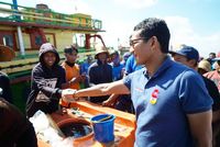 Mampir Kota Pati, Sandiaga Uno Jajan Sego Gandul