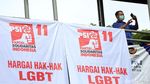 Ada Spanduk Hargai Hak LGBT Mejeng di JPO