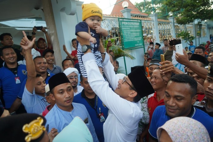 Sandi Akhiri Kegiatan di Pati dengan Berziarah ke Makam Kiai Mutamakkin