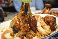 Kayu-kayu: Nikmatnya Nasi Goreng NKRI di Kafe Serba Kayu