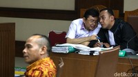Dalam persidangan, Jaman mengaku sudah bekerja pada Lucas sejak September 2018. Sebagai sopir, Jaman mengaku sering mengantar Lucas dari rumah menuju kantor. Jaksa kemudian memutarkan hasil sadapan tetapi tidak utuh.