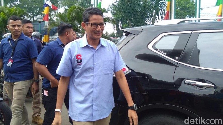 Sandiaga Uno Jenguk Ahmad Dhani di Rutan Cipinang Sandiaga Uno Jenguk Ahmad Dhani di Rutan Cipinang