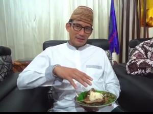 Sambangi Demak, Sandiaga Uno Cicip Caos Dhahar Makanan Favorit Sunan Kalijaga