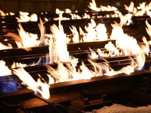 Suhu Minus 46 Derajat Celsius, Rel Kereta di Chicago Sengaja Dibakar
