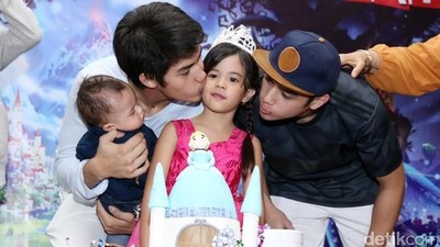 Manisnya Pose Safeea, Anak Ahmad Dhani dan Mulan Jameela Saat Kulineran