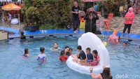 Tersedia floaties buat foto-foto (Wisma Putra/detikTravel)