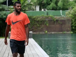 Kisah menjual PS itu tak akan dilupakan Marinus. Dia akan mengingatnya sebagai pembuka jalan terwujudnya mimpi menjadi pemain sepakbola profesional, bergabung dengan Persipura dan berada di tim yang sama dengan Boaz. 