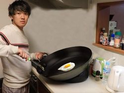 Kocak! Pria Masak Nasi Goreng Jadi Korban Editan Photoshop