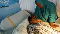 Sejumlah pasien penyakit demam berdarah menjalani perawatan medis di Rumah Sakit Umum Daerah Pasar Rebo, Jakarta Timur, Kamis (31/1/2019).