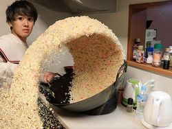 Kocak! Pria Masak Nasi Goreng Jadi Korban Editan Photoshop