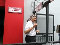 MS Kaban Jenguk Ahmad Dhani di Rutan Klas I Cipinang