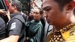 Desak-desakan, Atiqah Hasiholan Temani Ratna Sarumpaet ke Kejari