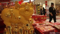 Di setiap tanggal tertentu juga akan ada aktraksi barongsai di dalam mal.