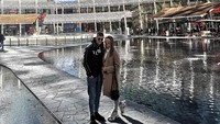 Lewat akun Instagram pribadinya, Piatek suka memposting foto saat jalan-jalan. Terbaru bersama pacarnya, Paulina Procyk mereka menikmati Kota Milan di Italia (Instagram/pjona_9)