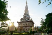 Megahnya Vihara Terbesar di Phuket