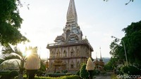 Beginilah pemandangan di pagoda yang berada di Wat Chalong. (Syanti/detikTravel)