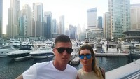Piatek menikmati suasana Dubai Marina bersama pacarnya (Instagram/pjona_9)