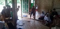 Dinding Jebol Lantai Bilik, Madrasah di Sukabumi Ini Memprihatinkan